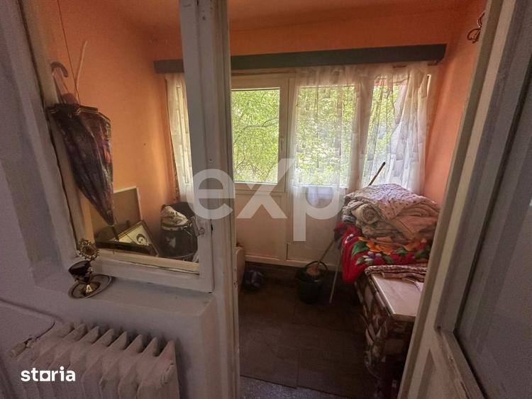 Apartament cu 3 camere semidecomandat, mobilat în Tei