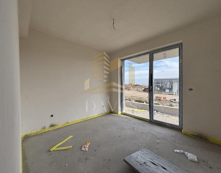 Apartament cu 3 camere semidecomandat în Baciu