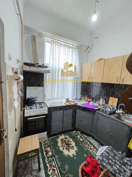 Apartament cu 3 camere semidecomandat în Universitate