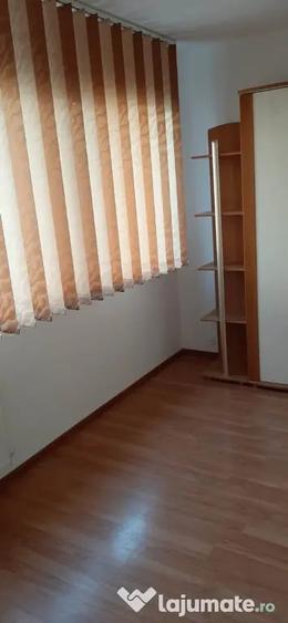 Apartament cu 3 camere semidecomandat în Malu Roșu