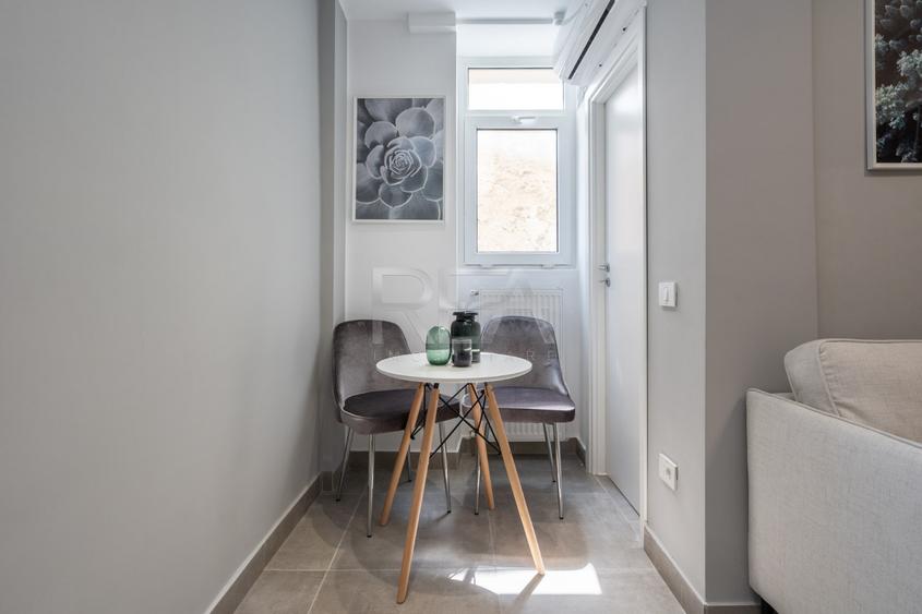 Apartament cu 5 camere decomandat, mobilat în Universitate