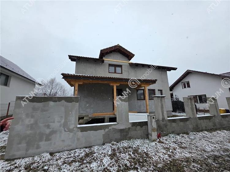Casă individuală cu 5 camere cu Canalizare în Cisnădie