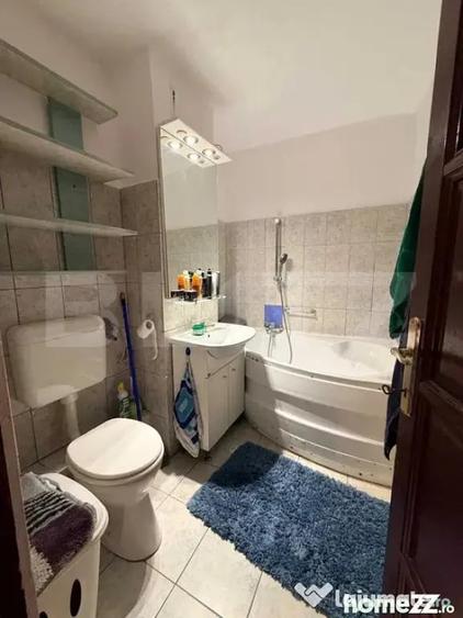 Apartament cu 4 camere decomandat în Soarelui