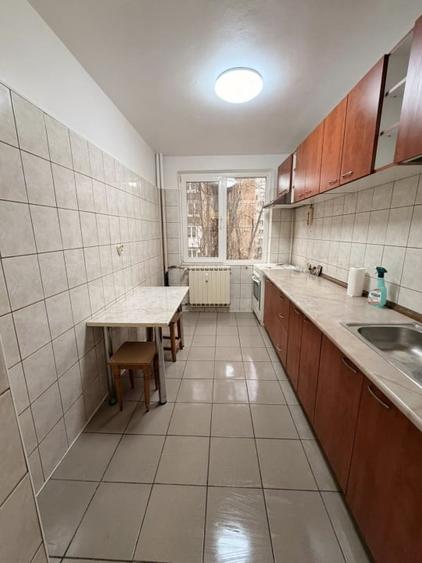 Apartament 2 camere decomandat, etaj 2, aproape de metrou Pacii - 9