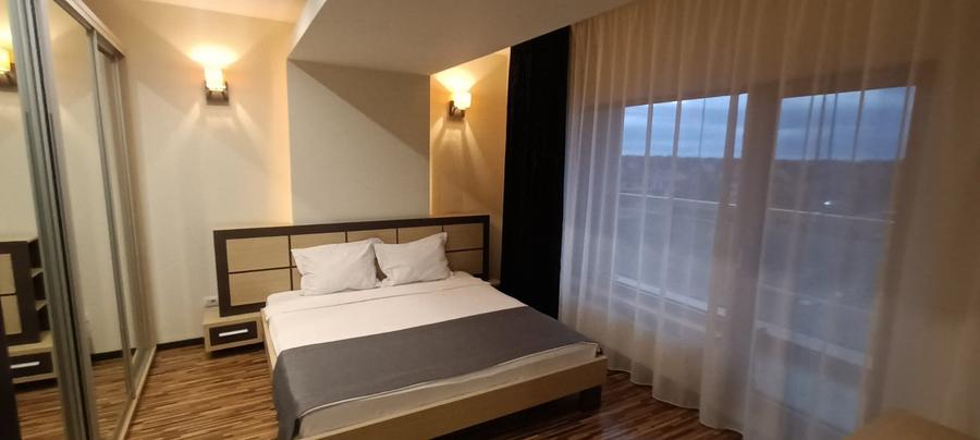Apartament de  închiriat cu 3 camere, zona Km 5 - 3