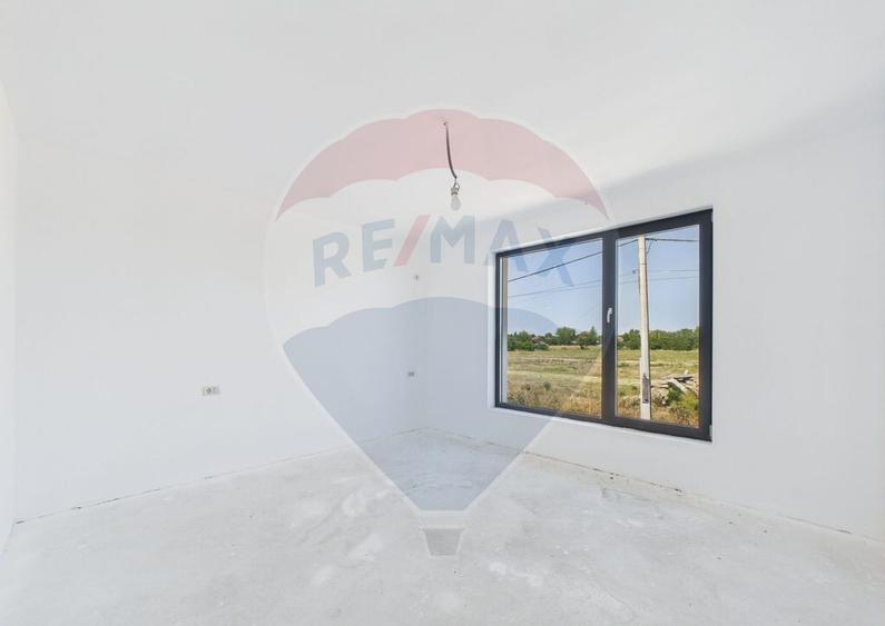 Vila cu 4 camere de vanzare- Darza -Crevedia - 3