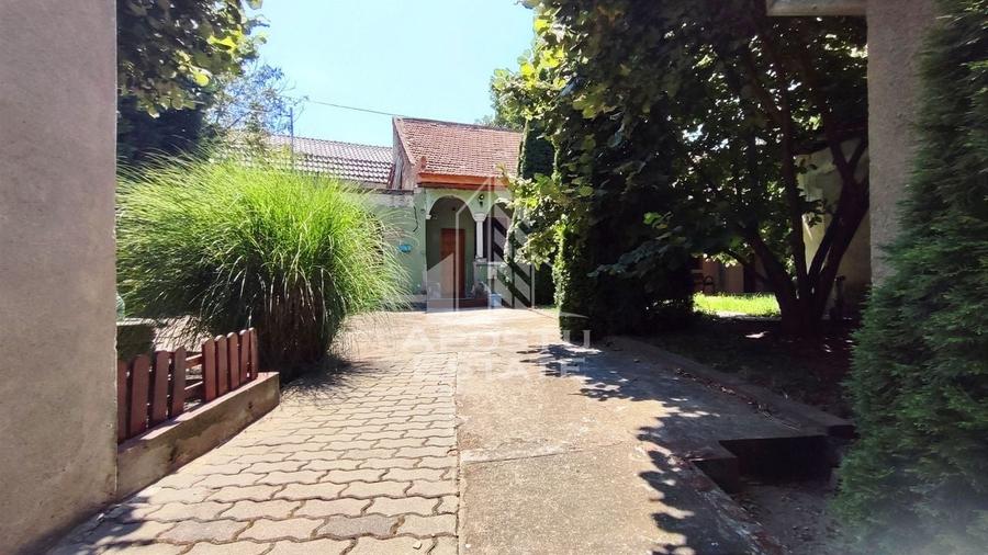 Casa la curte comuna 4 camere, zona Centrala - 2