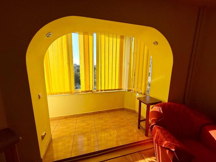 Apartament cu 2 camere decomandat în Trocadero