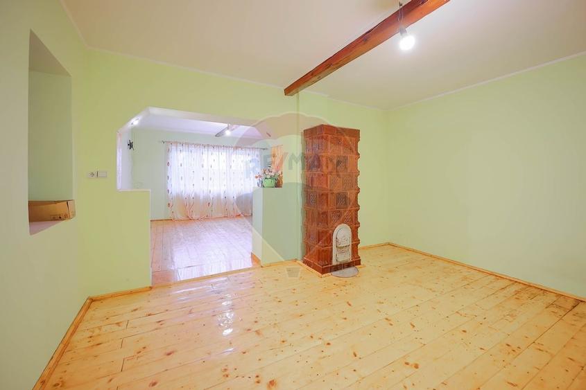 Casa cu teren de 3474 mp in Sannicolau Roman - 2