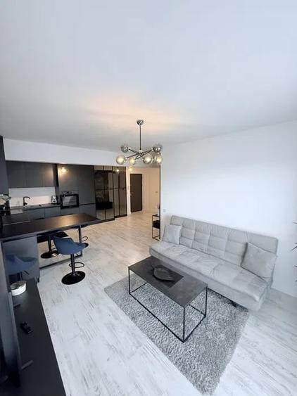 Apartament cu 3 camere, 57 mp, etaj intermediar, loc de parcare, zona Petrom - 1