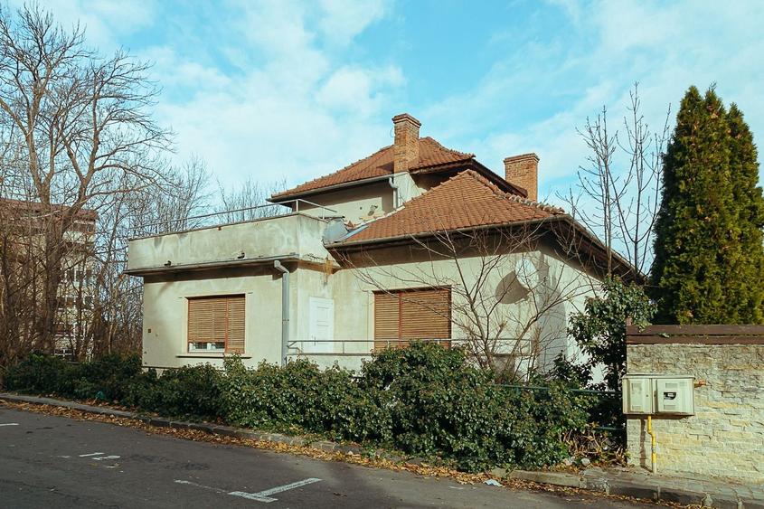 Ultracentral, apartament in casa, pretabil locuit si/sau birouri, pet friendly. - 2