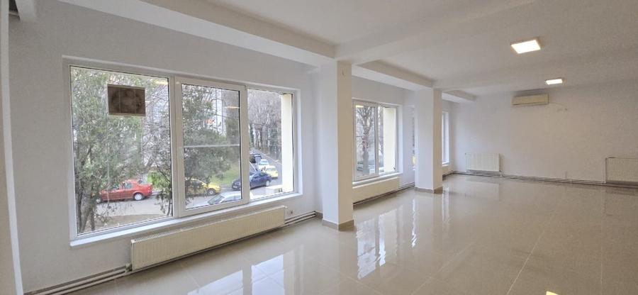 Spațiu comercial de închiriat cu o suprafață de 300 mp, zona Inel 2, situat la e - 6