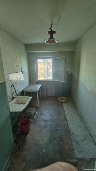 vand apartament 2 camere, decomandat, bucatarie mare, balcon mare, acoperis - 2