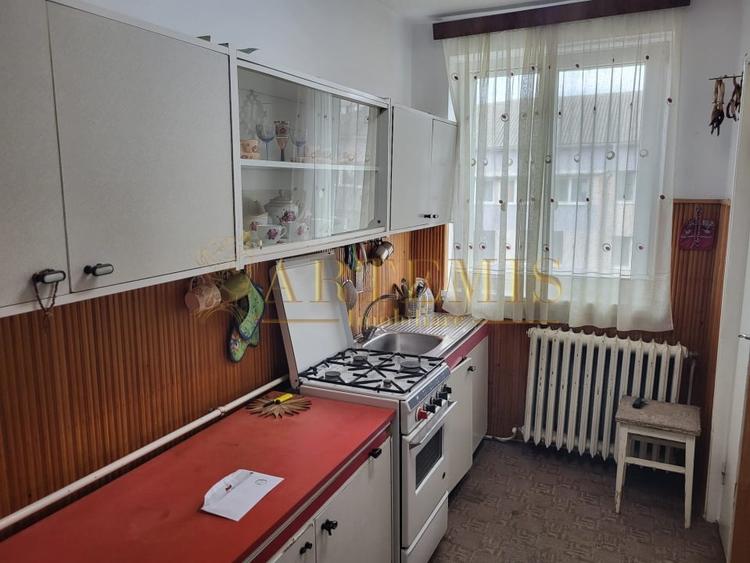 Apartament de 3 camere, decomandat, 60 mp., zona Independentei - 3