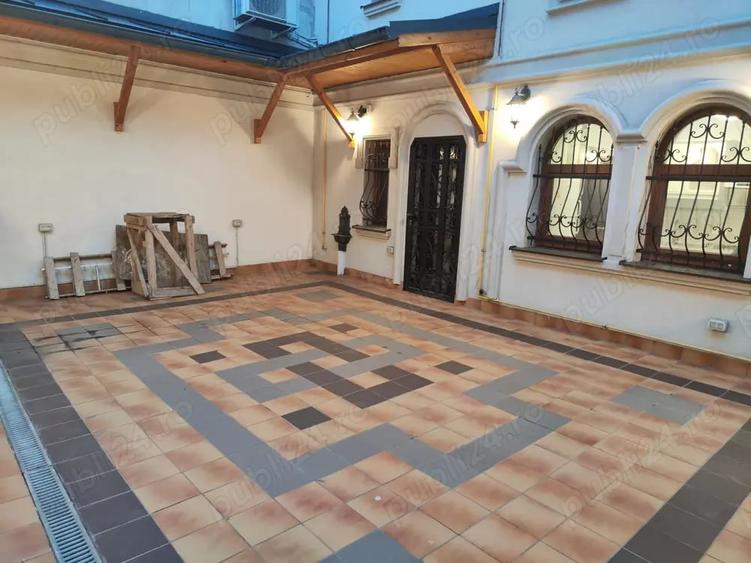 Casă cu 6 camere cu Teren 230 Mp în Titulescu