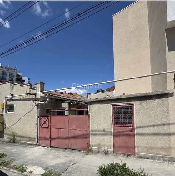 Vand casa cu teren zona Trocadero Vand casa cu teren zona Trocadero
