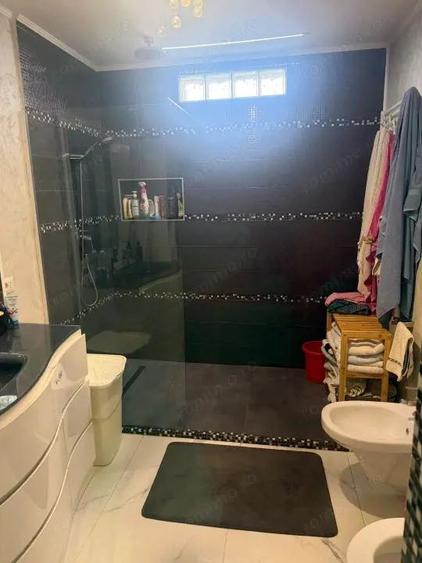 CASA DEOSEBITSA MOBILATA in stil italian ,zona podul VIORELE , teren 280 mp - 3