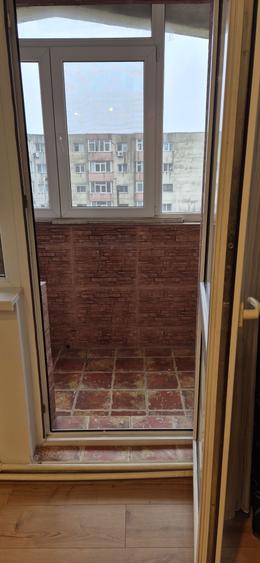 Inchiriez apartament 3 cam decomandat, - 1