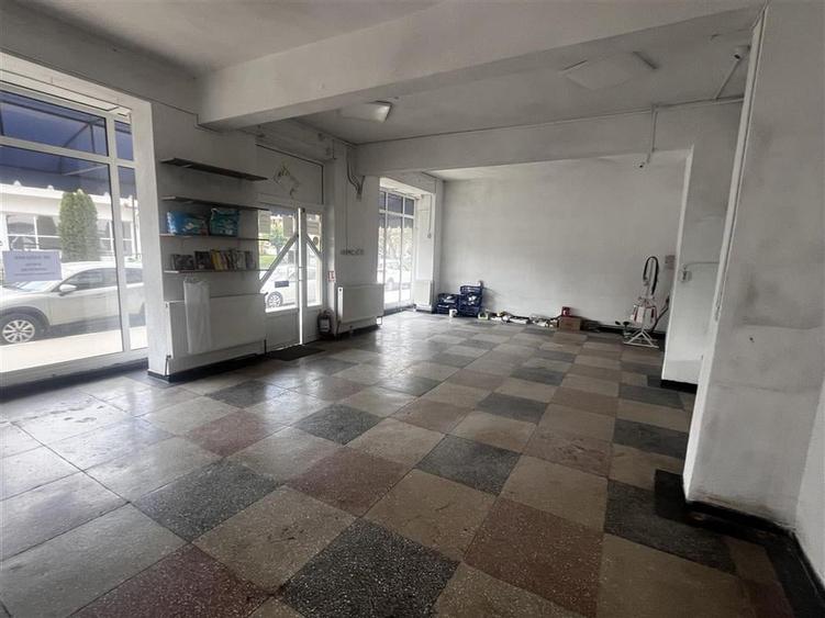 Spatiu comercial de 120 mp in Plopeni, zona cu vad . - 9