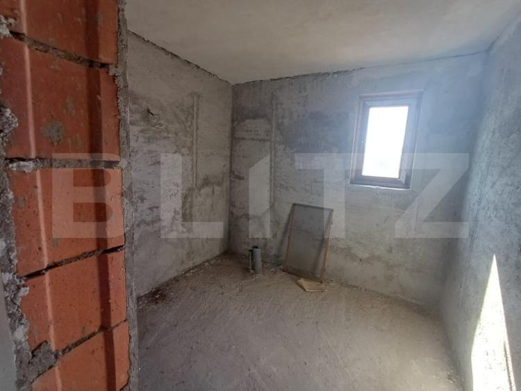 Casă individuală cu 4 camere cu Teren 16000 Mp în Exterior Vest