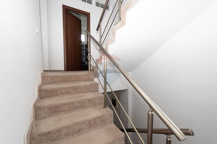 Vila cu curte de inchiriat- sector 1 - 12