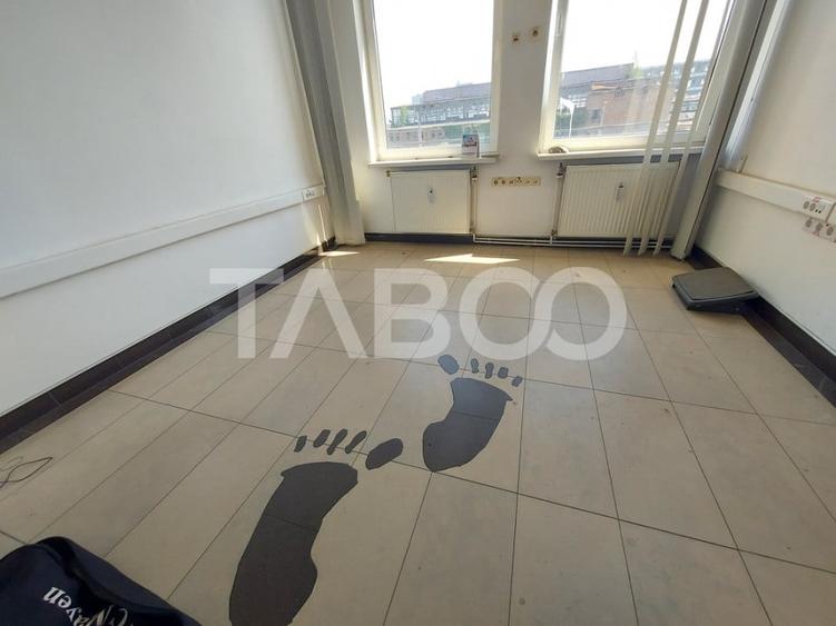 Spatiu comercial de inchiriat 3 incaperi 70 mpu zona Terezian Sibiu - 2