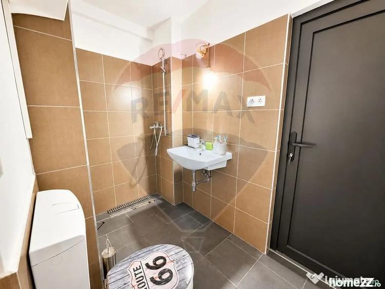 Casă cu 5 camere cu Teren 2236 Mp în Central