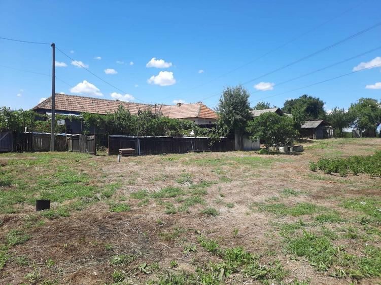 Casa cu teren de 5100 mp in orasul Babeni strada Romani - 4