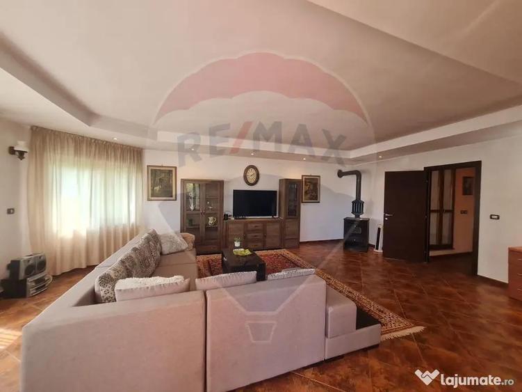 Casa / Vila cu 6 camere in Jorasti - 2