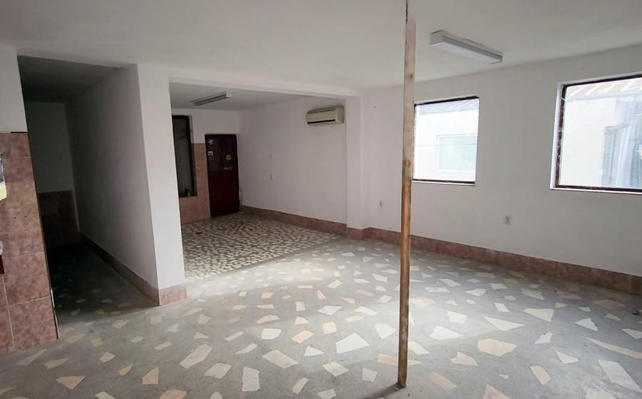 Vila 290mp + 4 spatii comerciale/depozitare, teren 1401 mp, acces DN1 - 17