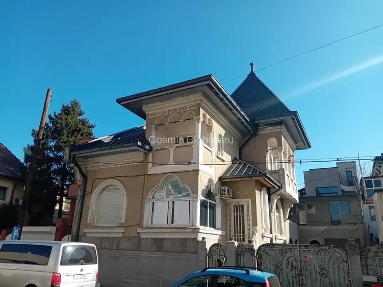 Vilă de Epocă Spatioasă în Zona Vitan Mall