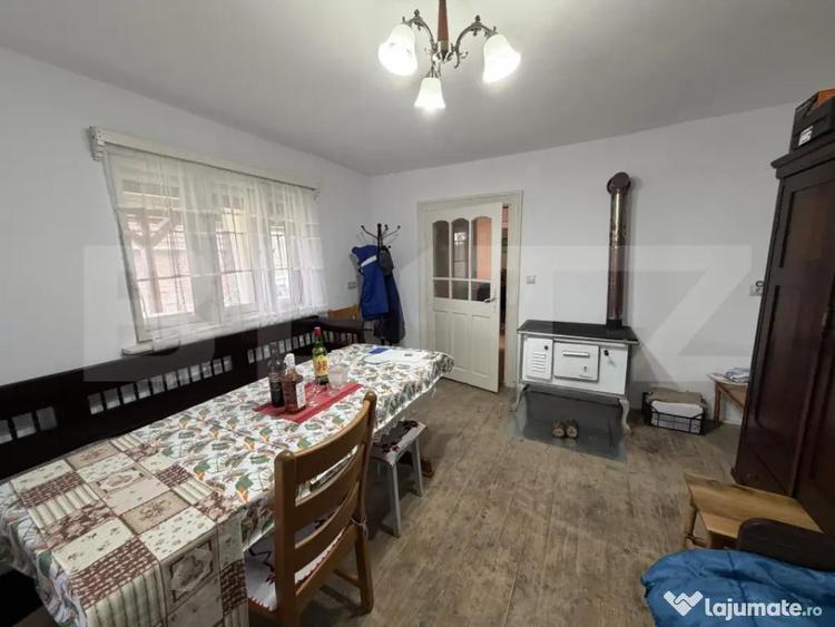 Casa cu 3 camere in suprafa?a de 80 mp ?i un teren de 2 - 8