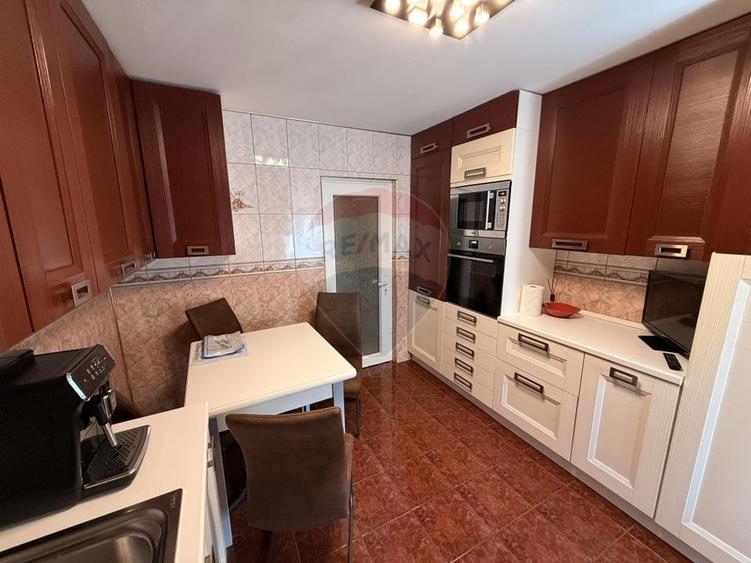Apartament cu 4 camere decomandat, mobilat în Ultracentral