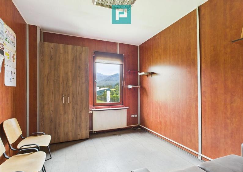 Hala industriala cu pod rulant ?i parcare betonata - 16