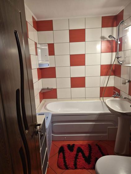 Inchiriez apartament cu 3 camere - 8