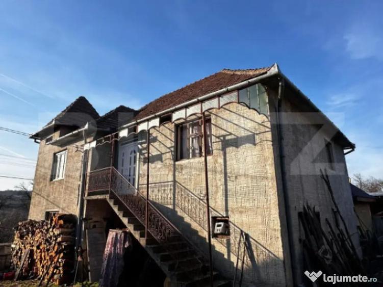 Casa cu 4 camere,baie, bucatarie,anexe.pivni?a teren 2500 - 8
