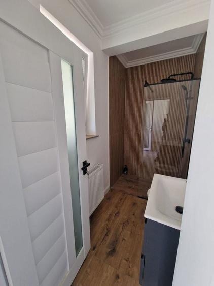 Apartament nou 62 mp, curte comuna, zona centrala Giarmata, mansarda dormitor, bucatarie open space si baie moderna - 2
