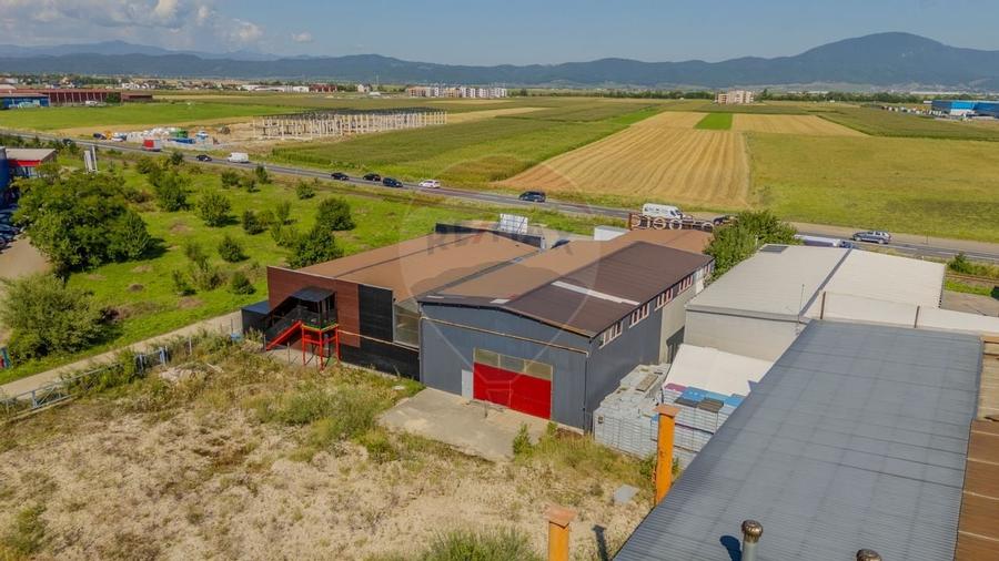 Hala + Spatiu de birouri cu destinatii multiple : Teren 1116 mp - 3