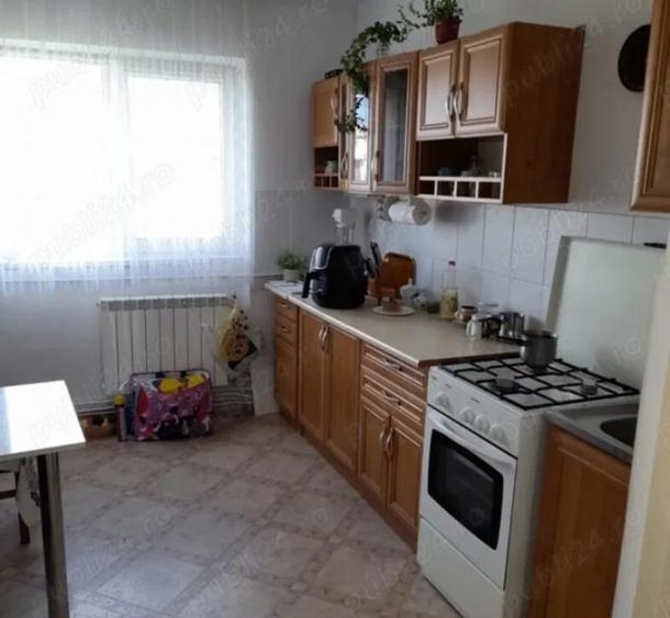 Apartament cu 3 Camere Decomandate Zona Burdujeni - Cuza Voda 1 - 5