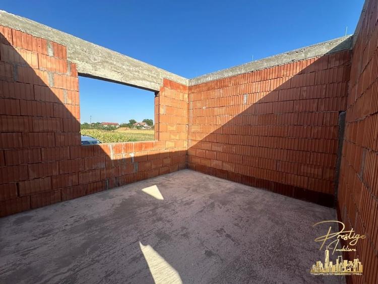 Casa la rosu si teren de 560 mp de vanzare in Tarian - Bihor - 8