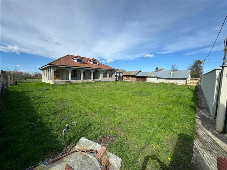 Casa noua de vanzare in Vulturu - Hângulesti 89.000 Euro - 4