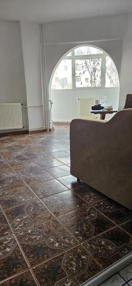 inchiriez garsoniera 9mai - 3