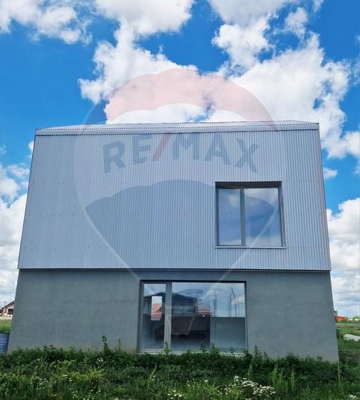 Casă / Vilă - 132,5 mp  , teren - 264 mp  / zona Cârcea - 27