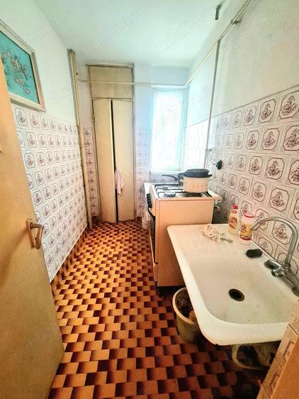 Apartament cu 3 camere semidecomandat în Viziru 1
