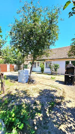 Vanda casa partial renovata Recas, pe colt zona buna Vanda casa partial renovata Recas, pe colt zona buna