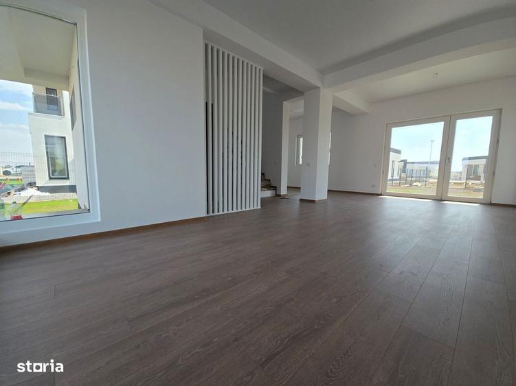 Casa rezidentiala cu vedere libera spre lac si acces asfaltat - 2