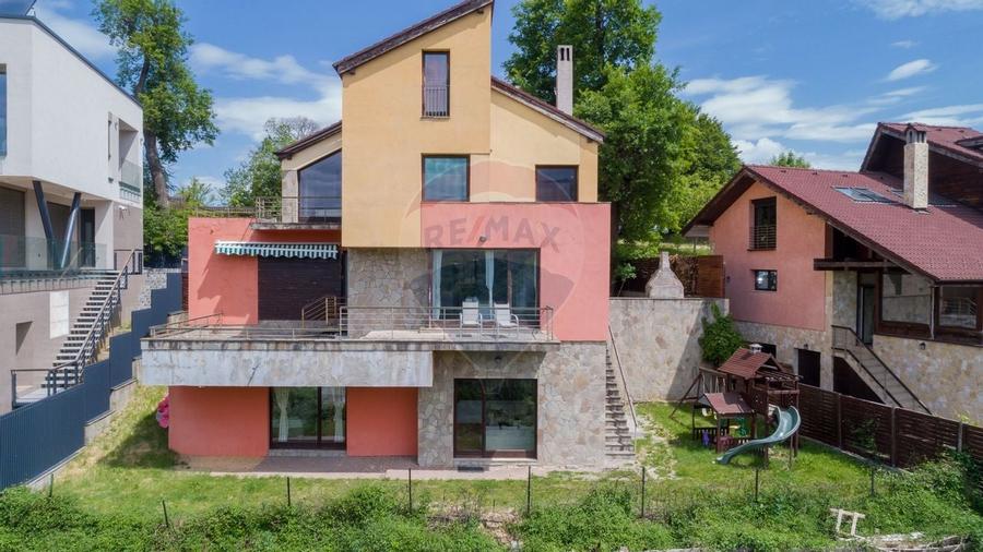 VILA PANORAMICA PE DRUMUL POIENII –PRIVELISTI UNICE ASUPRA BRASOVULUI - 2