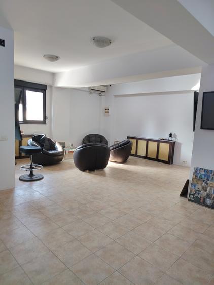 VILA 450 MP UTILI, MOBILATA BIROURI, CURTE 400 MP, 7 LOCURI PARCARE, - 1