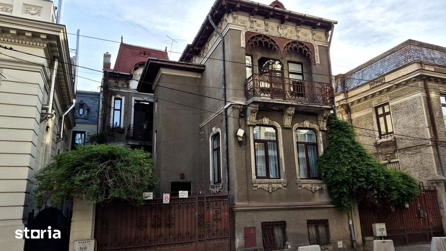 Casă cu 8 camere cu Teren 162 Mp în Ultracentral