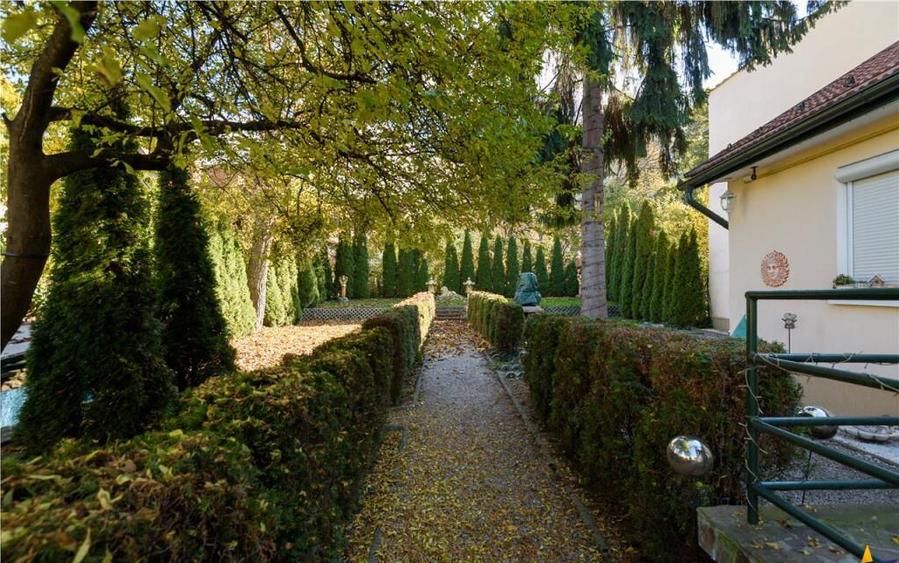 Nivel in vila, curte deosebita, priveliste, Central, Brasov - 1